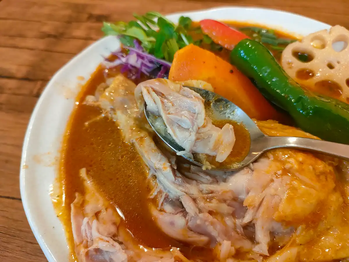 キングベア　函館　スープカレー　やわらかチキンと彩り野菜　チキン