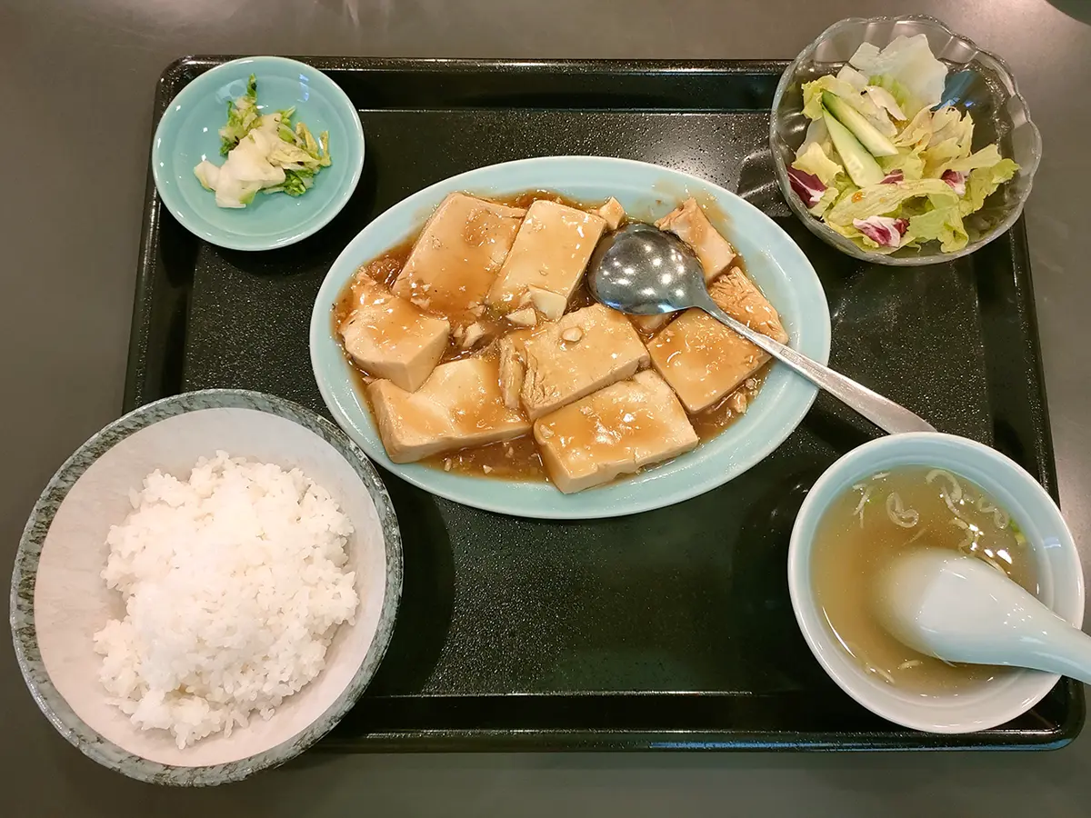 東春 定食 カニと豆腐のうま煮