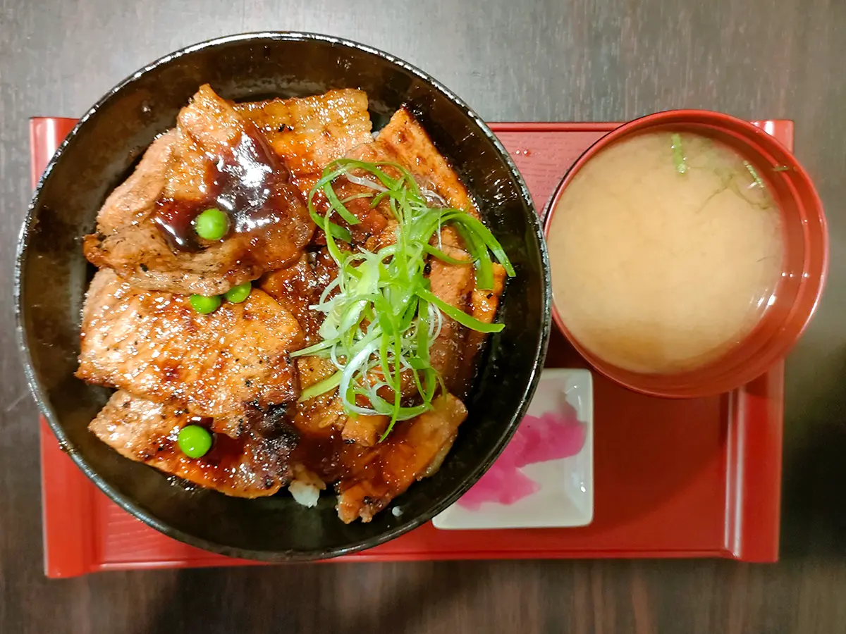 ぶたや　豚丼　豚ロースバラ　ハーフ丼