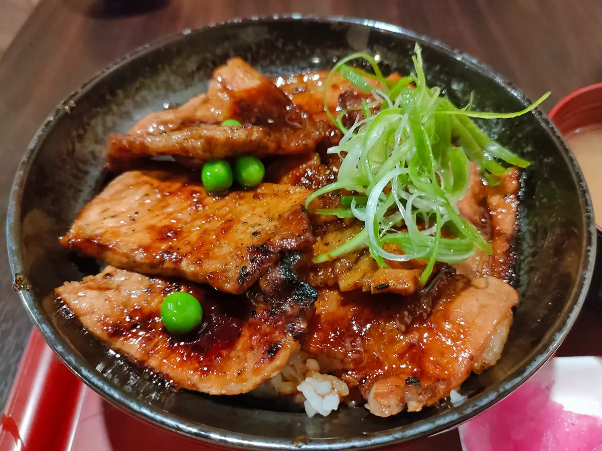ぶたや　豚丼　豚ロースバラ　ハーフ丼