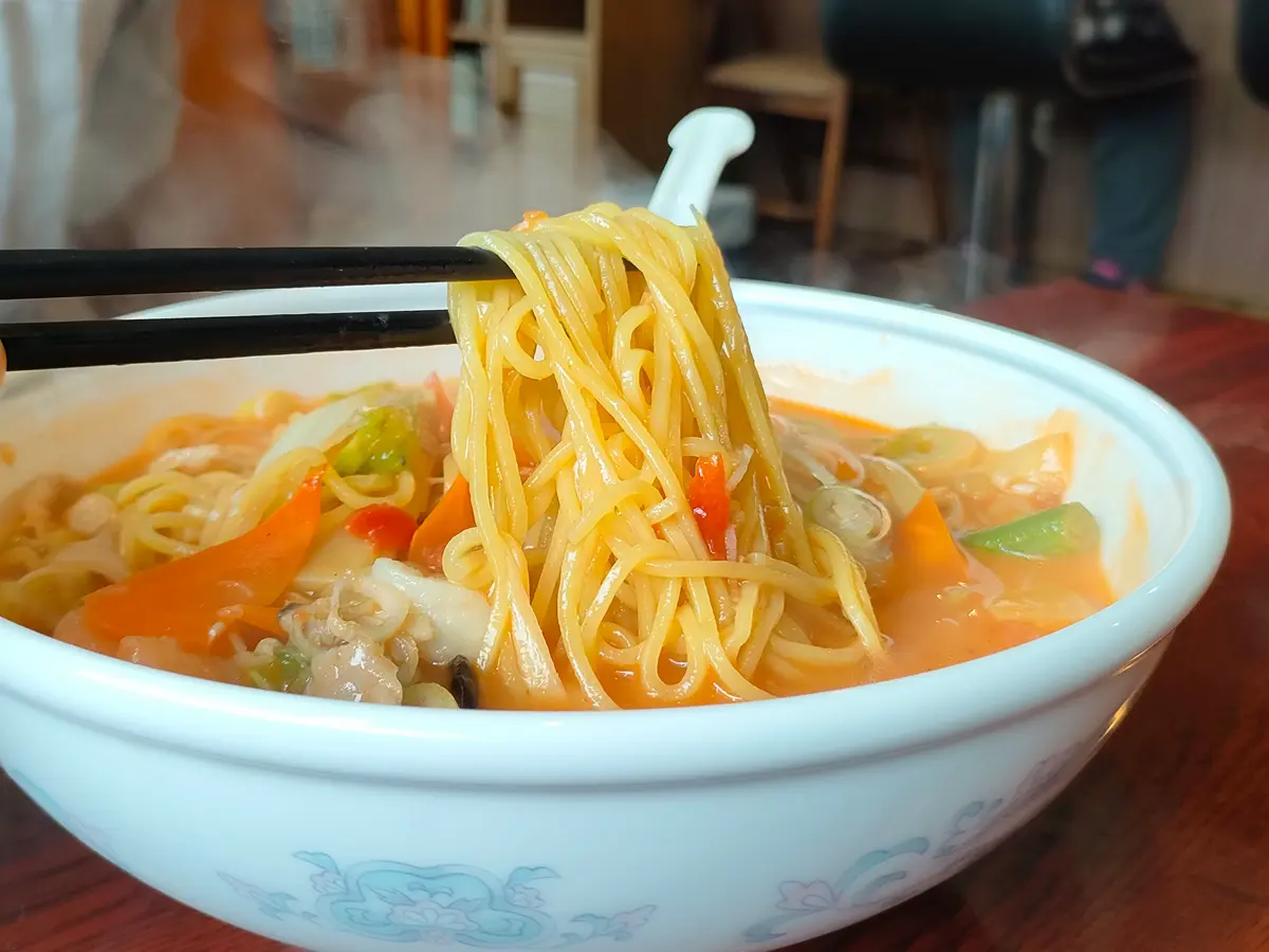 桃華 冷やし坦々麺 五目トマトラーメン 麺