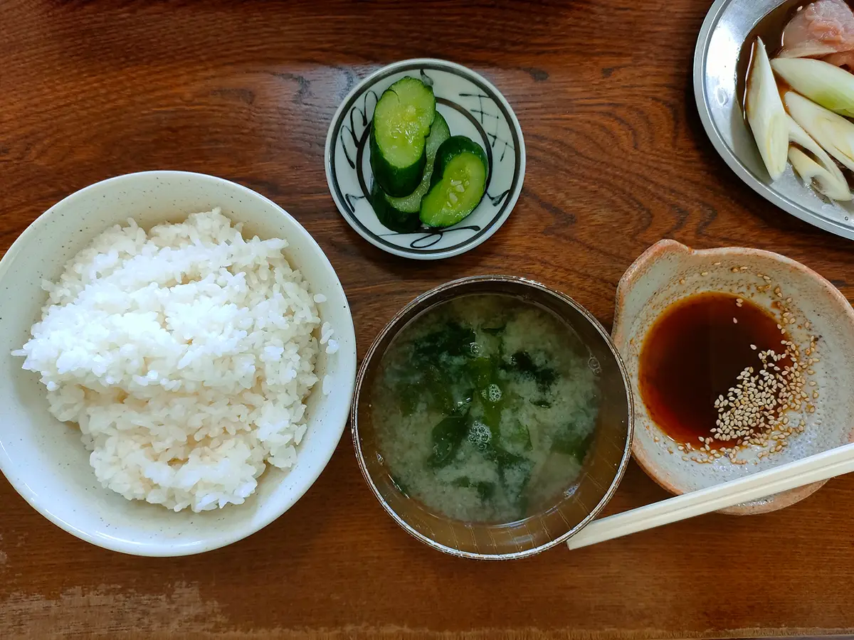 良ちゃん 定食 ごはん みそ汁 漬物